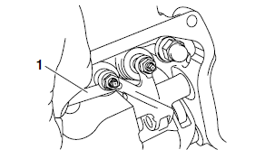 Adjusting the valve clearance