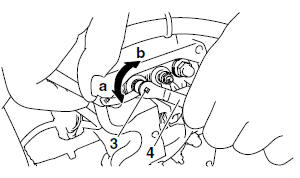 Adjusting the valve clearance