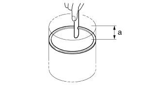 Checking the piston rings