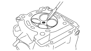 Checking the cylinder head 